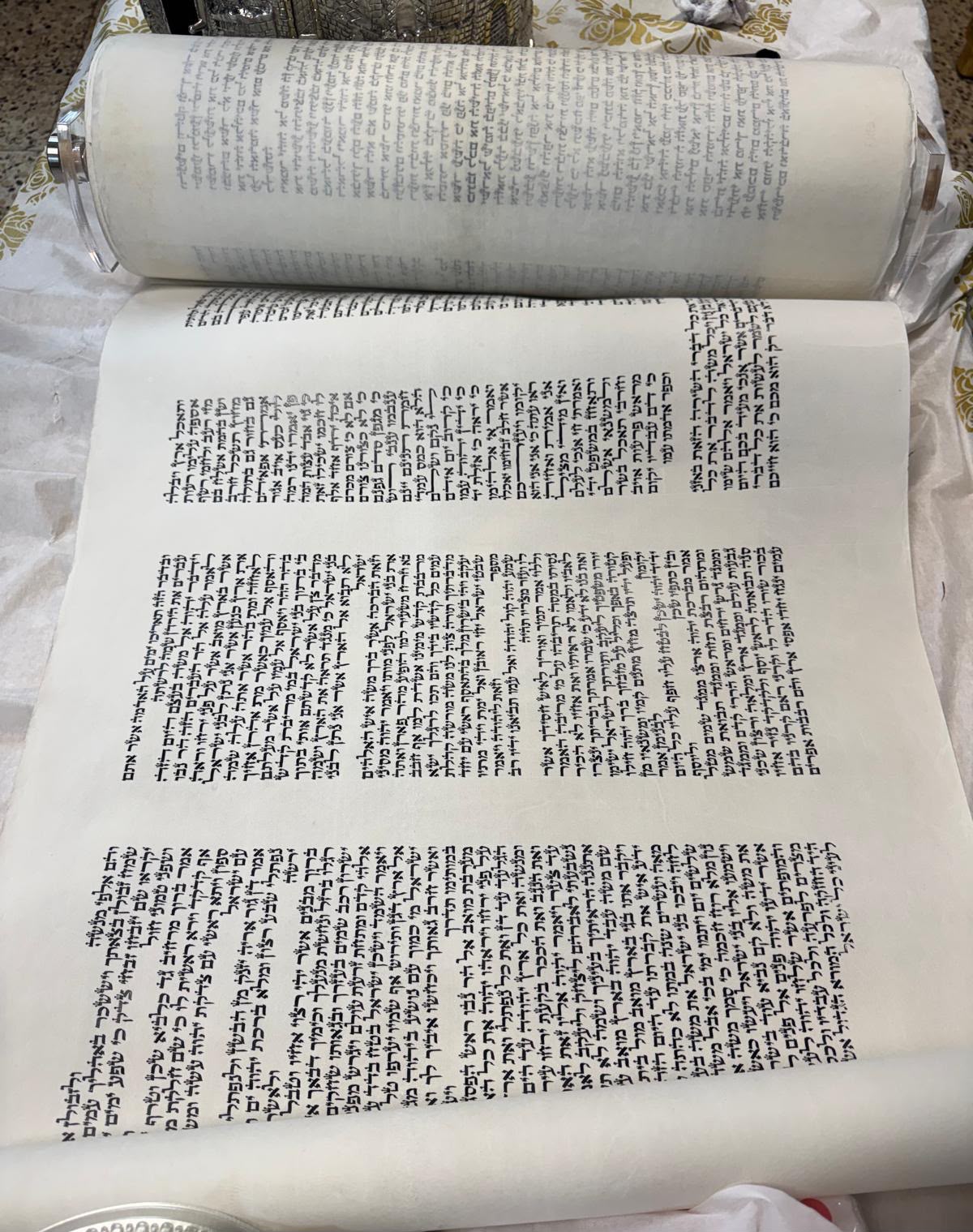 צילום של ספר תורה של אימא שלי